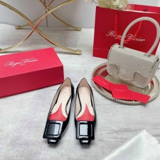 Roger Vivier flat shoes